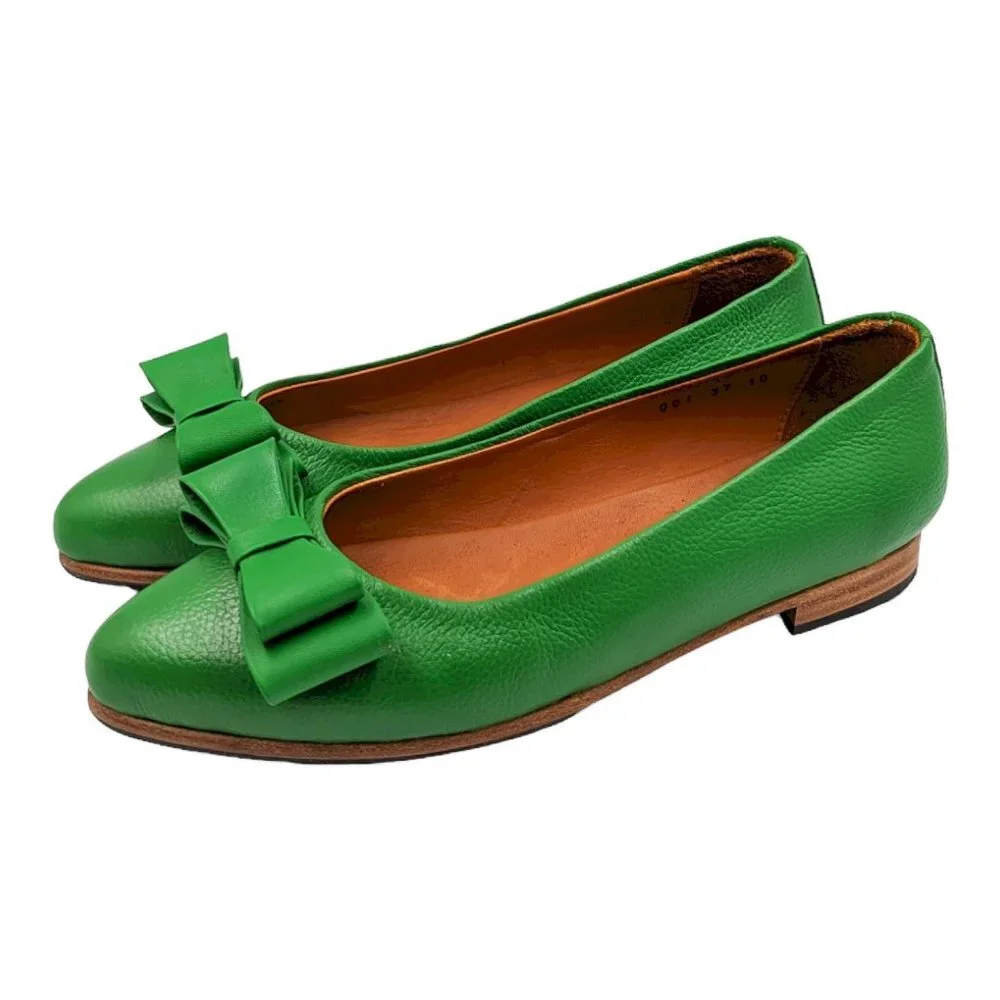 NIB Two Pretty Girls Handcrafted Green Leather Ballet Flats - Bow Detail -